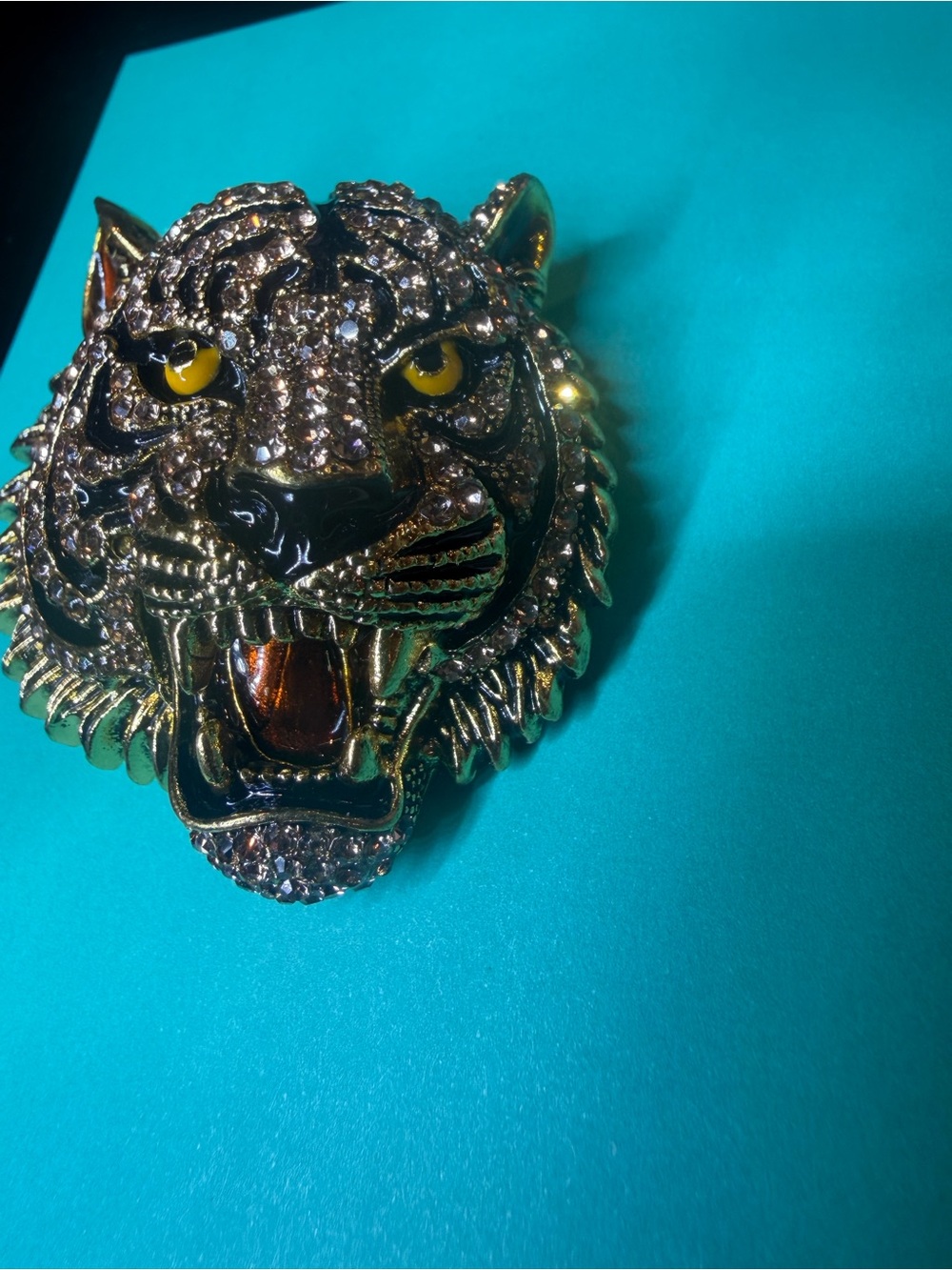 Large Embellished Tiger Head Brooch - Gold tone and Black. STUNNING - Picture 3 of 6